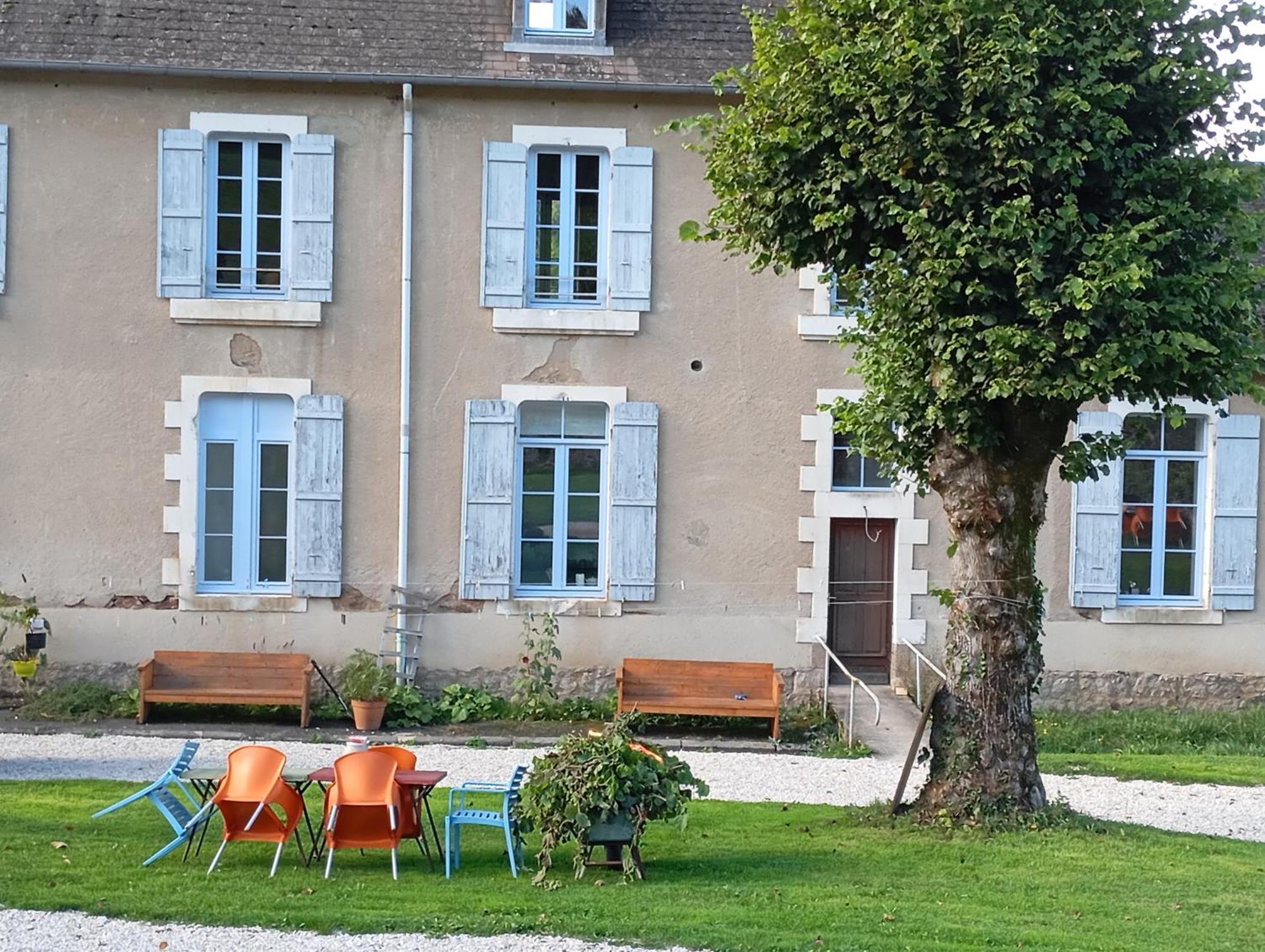 L' Ancienne Ecole Du Morvan Larochemillay Exterior foto