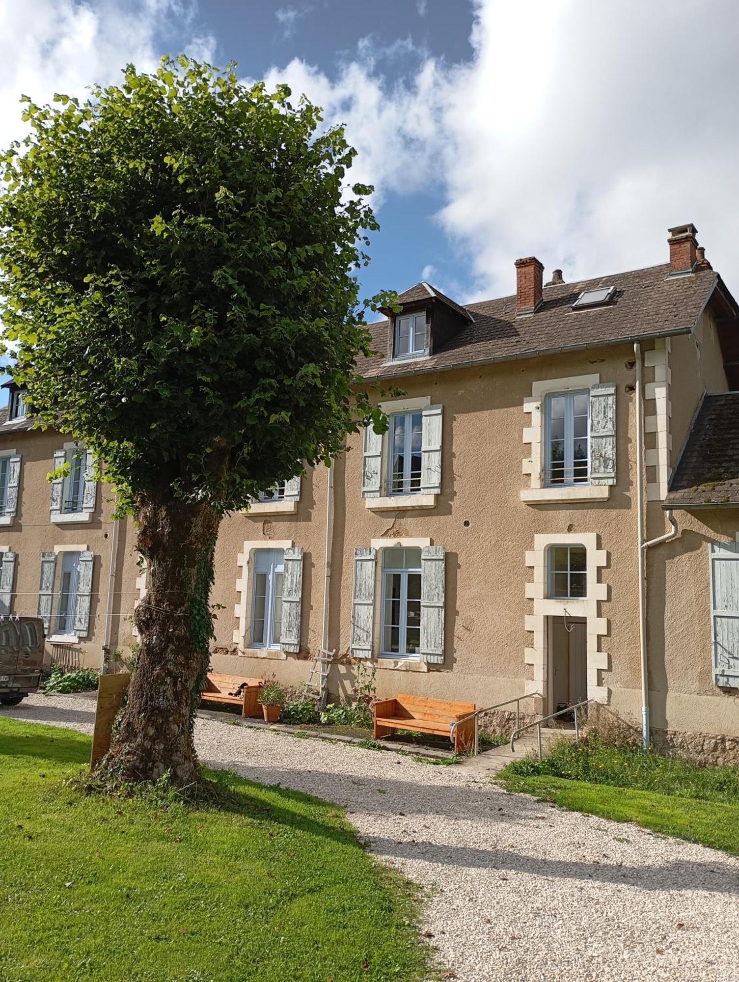 L' Ancienne Ecole Du Morvan Larochemillay Exterior foto